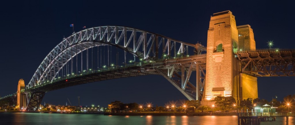Sydney Harbour Bridge by night Photo by DAVID ILIFF. License: CC-BY-SA 3.0