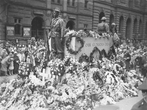 Wreaths on the Cenotaph, Martin Place, Sydney, Anzac Day, 25 April 1930